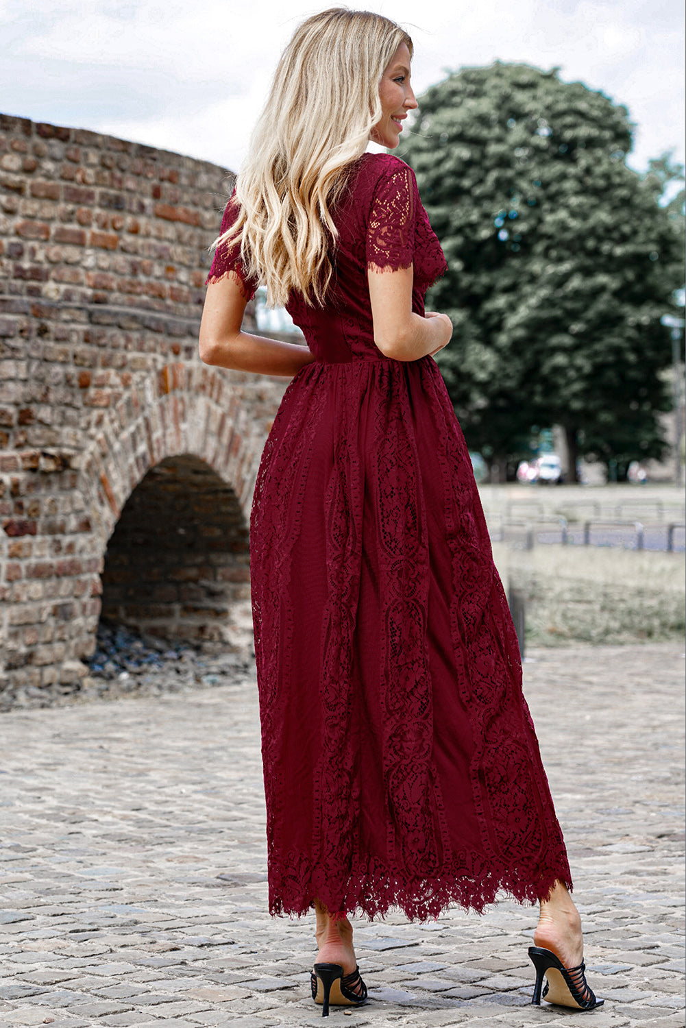 Elegant LACE V-Neck Short-sleeve Maxi Dress