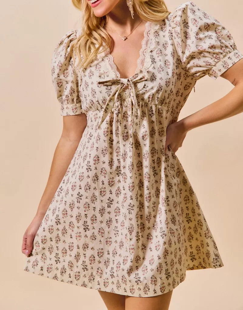 SO ME Retro Floral Cotton Lace Trim V-Neck Puff Short Sleeve Babydoll Mini Dress