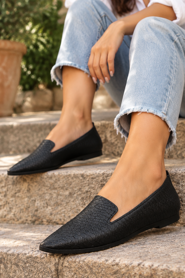 Snake Embossed Faux Leather Pointed Toe Notched Loafer Flats Slip-On Shoes