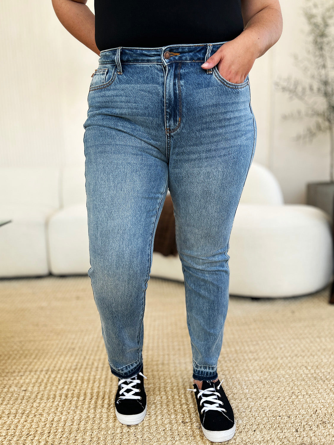 Judy Blue Mid-Rise Slim Fit Jeans Ridged Back Magic Released Raw Hem Denim Pants