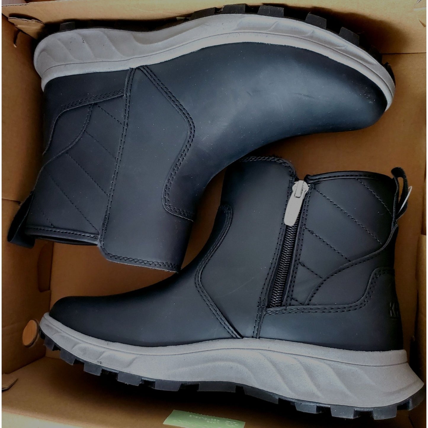 Khombu Women's Dusk All Weather Boot Faux Leather Zip-up Outdoor Winter Shoes Black