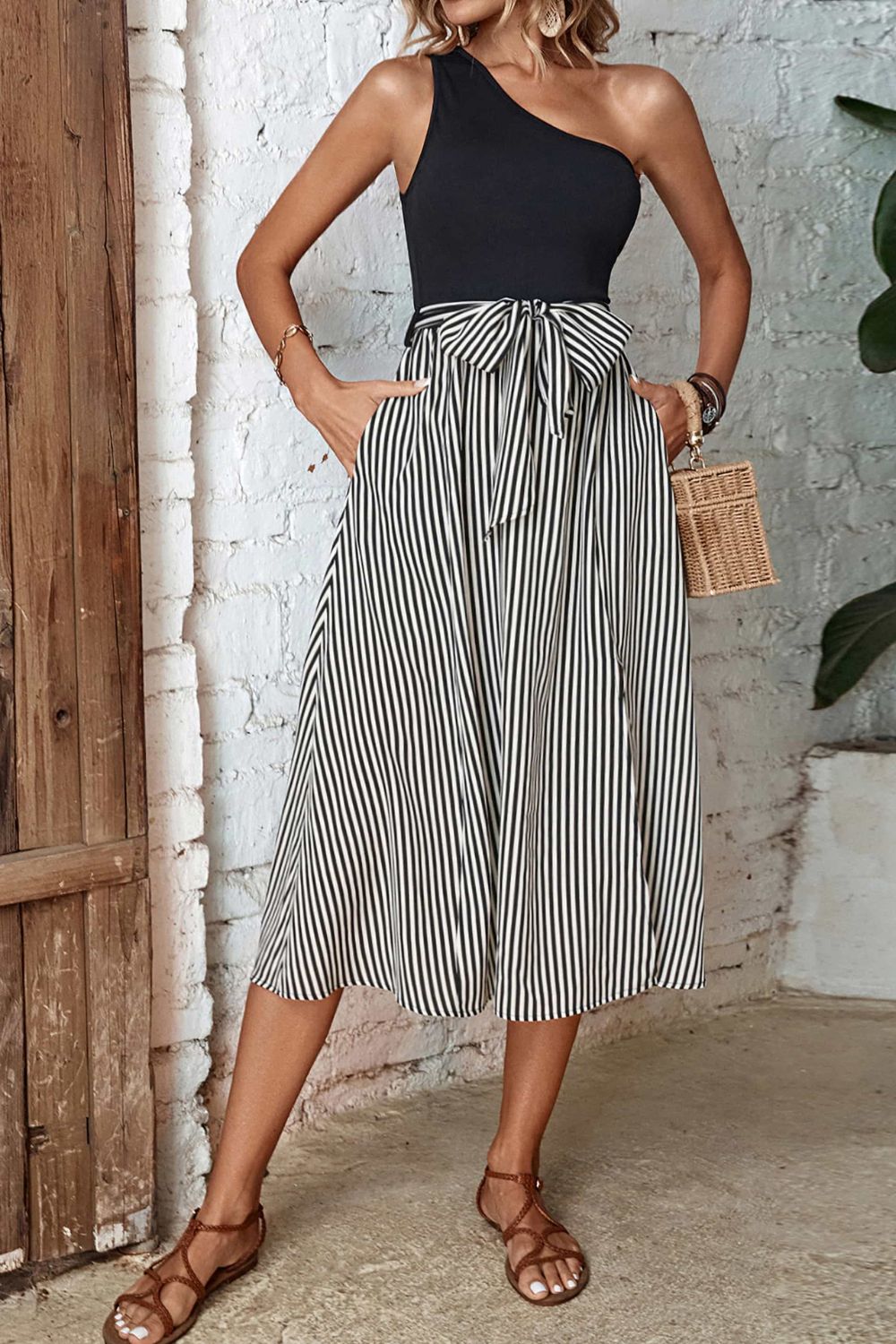 One-Shoulder Two-tone Bow Tie-Waist A-line Stripe Slit Skirt Chic Midi Dress