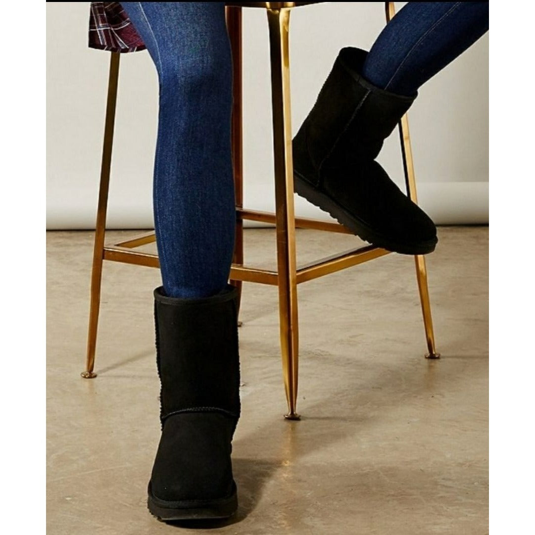 UGG Classic Short II Woman's Fur Boots Black Designer shoes